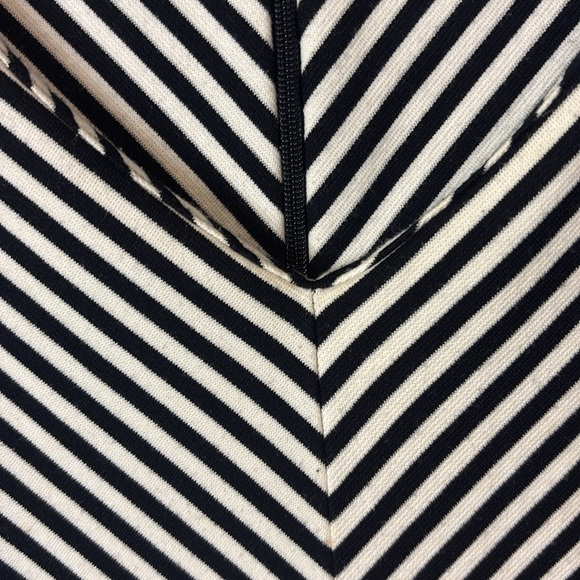 Talbots Black and White sleeveless v-neck stripe Dress, cotton knit, large - Picture 4 of 8
